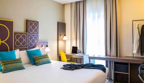 2 Adjacent Rooms