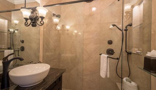 King Studio with Sofa Bed