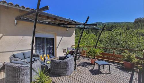 One-Bedroom Holiday Home