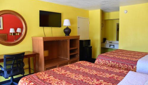 Queen Room with Two Queen Beds - Smoking