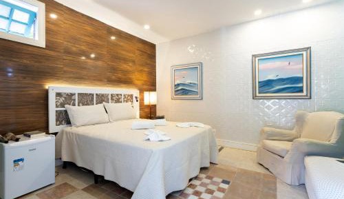 Queen Suite with Pool View