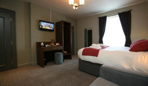 Twin Room with Private Bathroom