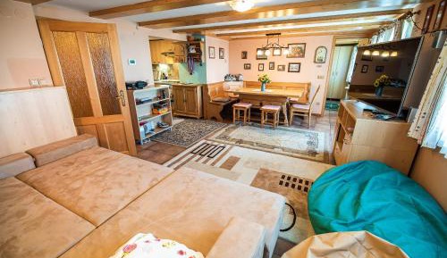 Apartment with Mountain View