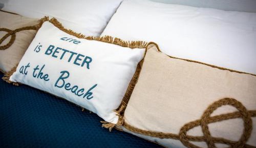 Queen Suite with Pool View