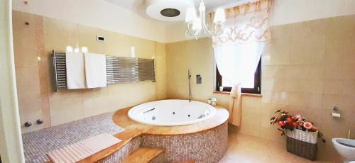 King Suite with Spa Bath