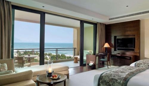 Grand Queen Room with Ocean View