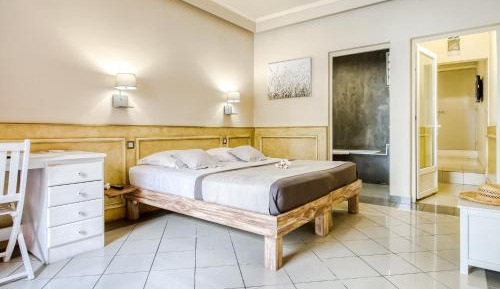 Family Room (2 Adults + 2 Children)