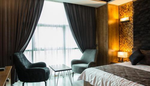 Deluxe Room (2 Adults + 1 Child)