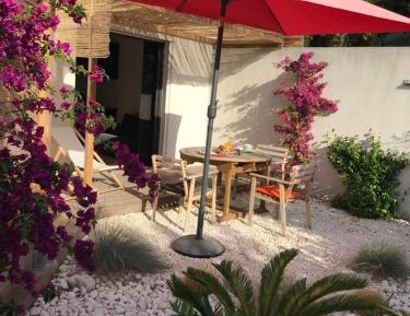 Apartment with Garden View