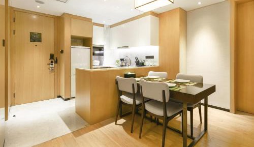 One-Bedroom King Suite