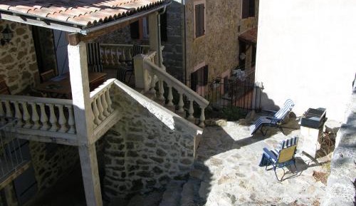 Two-Bedroom House (6 Adults)
