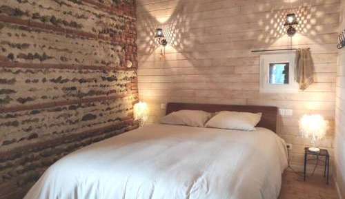 Deluxe Room (2 Adults + 1 Child)