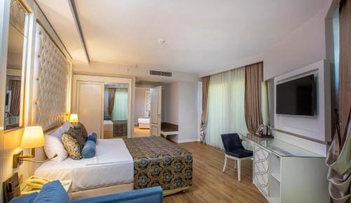 Family Room with One Private Bathroom