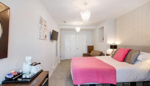 Family Room (2 Adults + 2 Children)