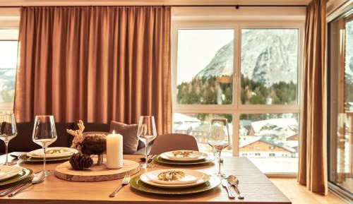 Apartment with Mountain View