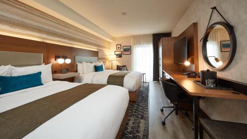 Business Room with Two Queen Beds - Fully Renovated 2021