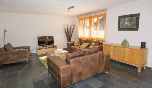 Apartment with Mountain View