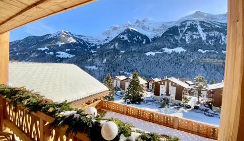 Apartment with Mountain View