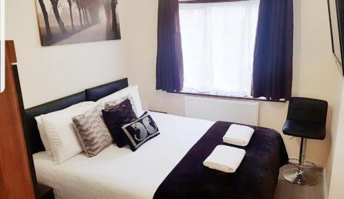 Standard Twin Room with Shared Bathroom