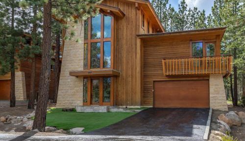 Four-Bedroom Holiday Home