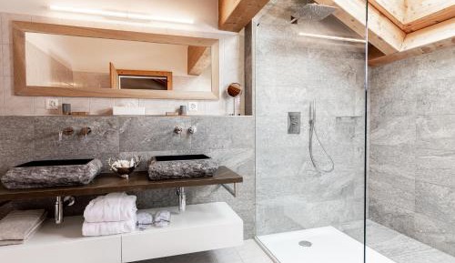 Suite with Mountain View