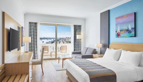 Superior King Room with Panoramic Nile and City View