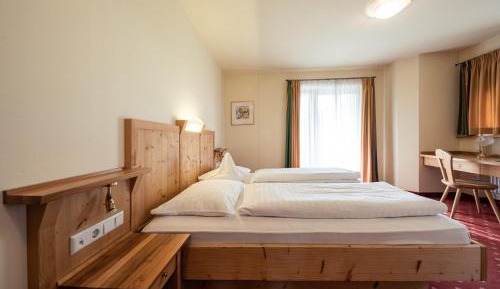 Double Room with Balcony and Mountain View