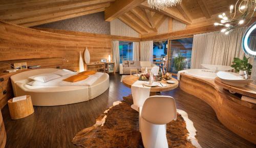 Luxury Suite with Spa Bath