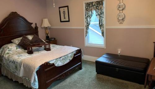 Deluxe Queen Room