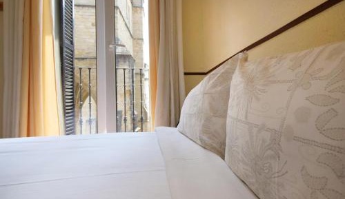 Standard Single room with balcony and shared bathroom