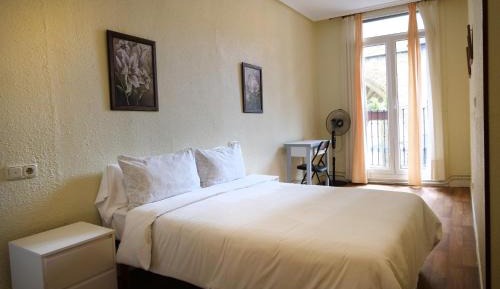 Standard Double Room with Shared Bathroom