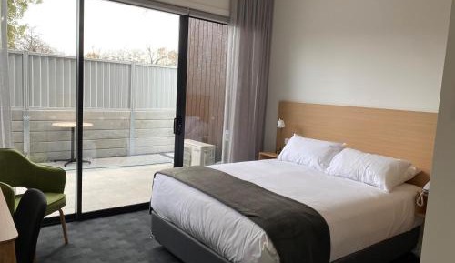 Deluxe Queen Room