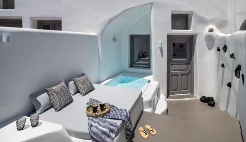 Bliss Cave Suite with Hot Tub