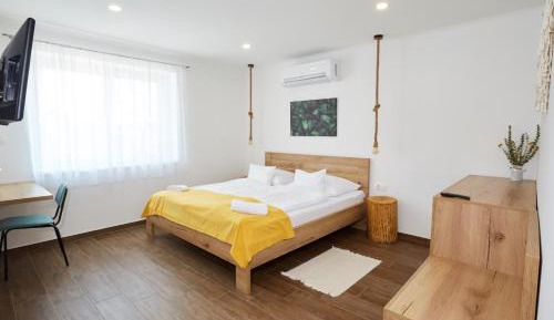Standard Queen Room