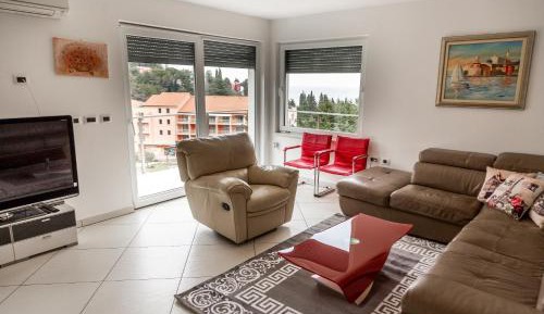 Three-Bedroom Apartment with Sea View - Penthouse