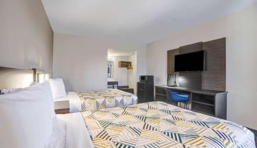 King Room with Roll-In Shower - Disability Access