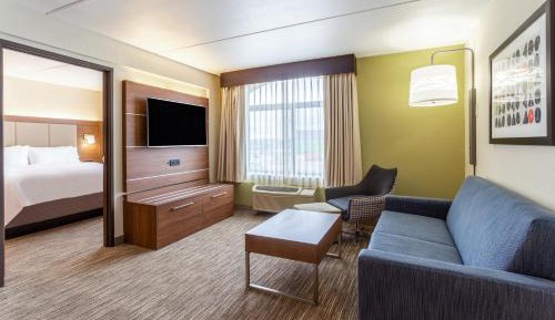 Suite with Jetted Tub - Non-Smoking
