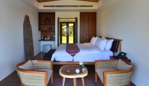 Deluxe Double Room with Partial Sea View