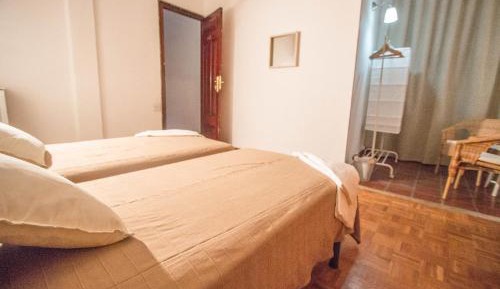 Twin Room 2 Beds with Shared Bathroom 