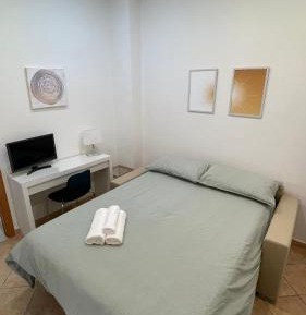 Studio Apartment with One Double Bed