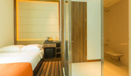 Queen Room - Accessible with Free Breakfast