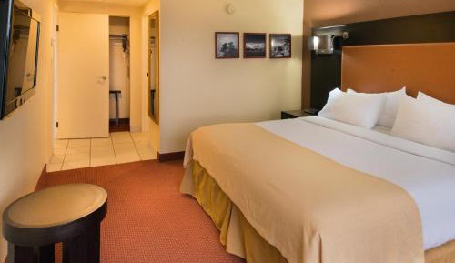 King Suite with Spa Bath - Non-Smoking