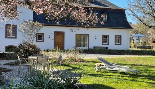 Villa with Garden View