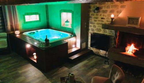 Suite with Hot Tub