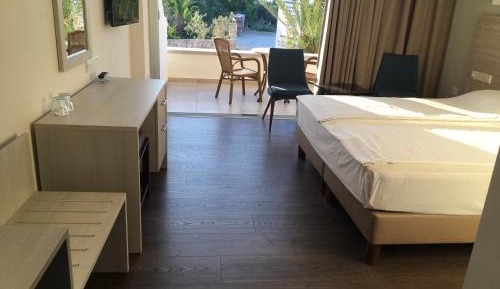 Superior Double Room with Side Sea View - Ground Floor