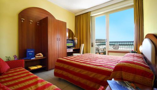 Triple Room with Balcony and Sea View