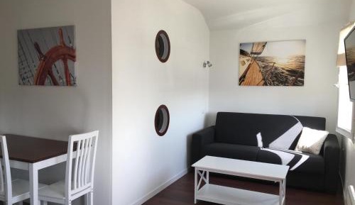 Apartment with Pool View 