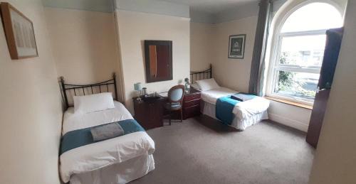 Twin Room with Private Bathroom