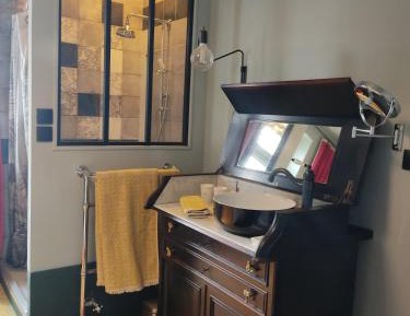 Deluxe Double Room with Shower