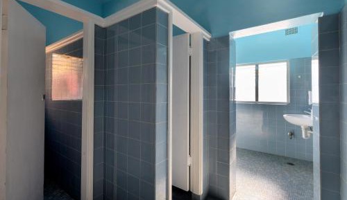 Budget Twin Room with Shared Bathroom